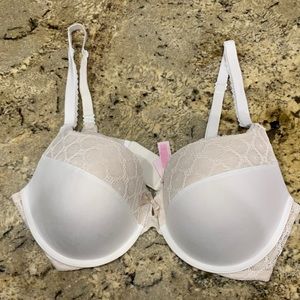 Like new VS bra size 38D